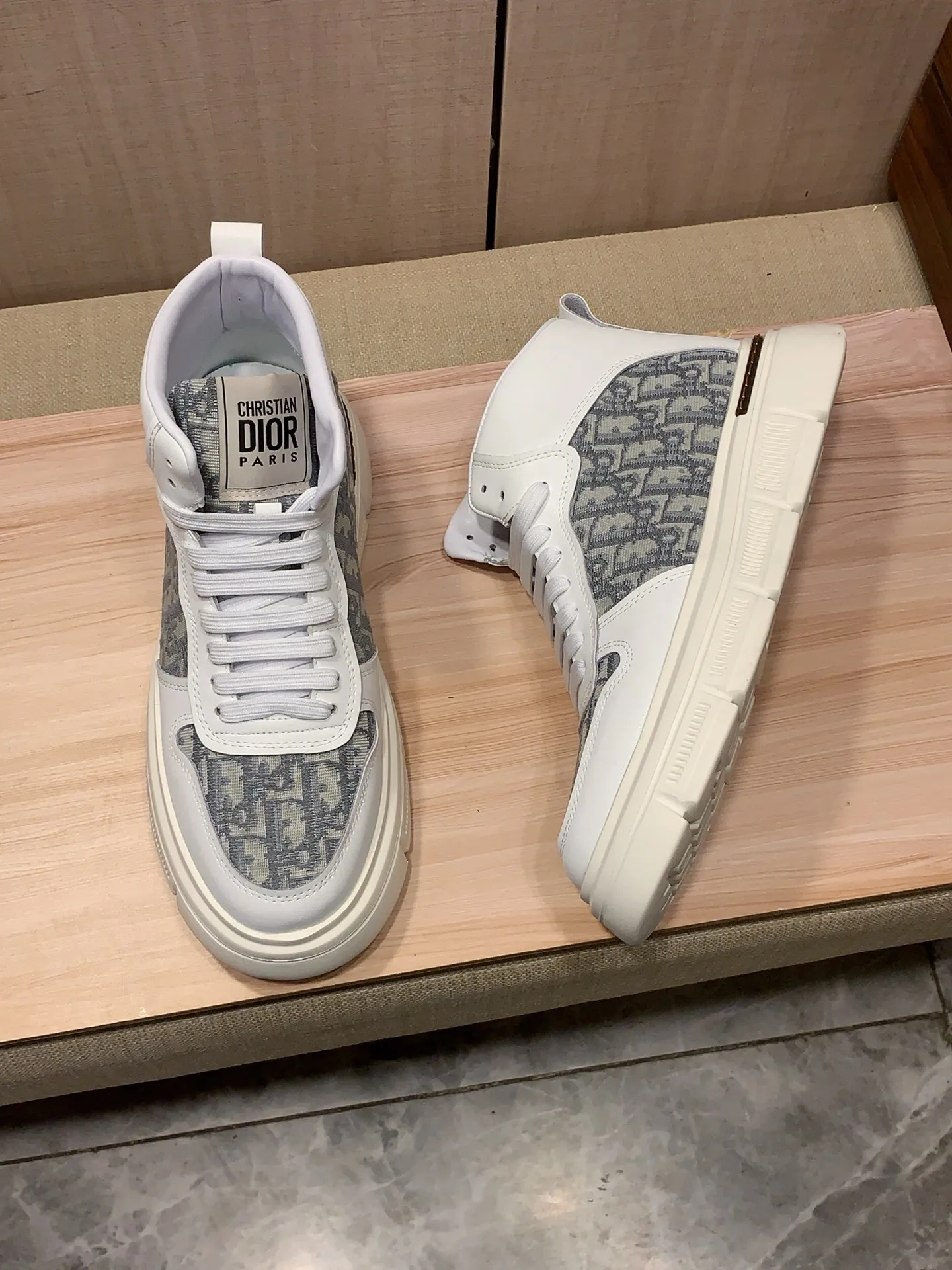 High-top men's shoes 💰442💰💰🎩🎩[Lightning][Lightning] "Dior DDIOR*" The latest and most popular casual shoes, top brand [Seduce] luxury~purchase, top-quality~. [Strong] The upper is made of imported breathable cowhide with material ➕ breathable sheepskin feet (•) and fine workmanship. The original stylish and stylish soft rubber wear-resistant and non-slip outsole is light and comfortable on the feet. The real thing looks better when photographed. 122: code: 38-44, 2️⃣ colors selected